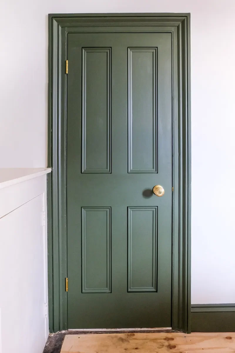 3 Sneaky Ways to Camouflage Your Cat’s Bathroom So You Can Pretend It Doesn’t Exist