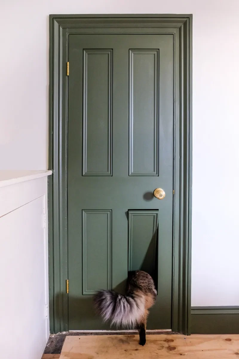 3 Sneaky Ways to Camouflage Your Cat’s Bathroom So You Can Pretend It Doesn’t Exist